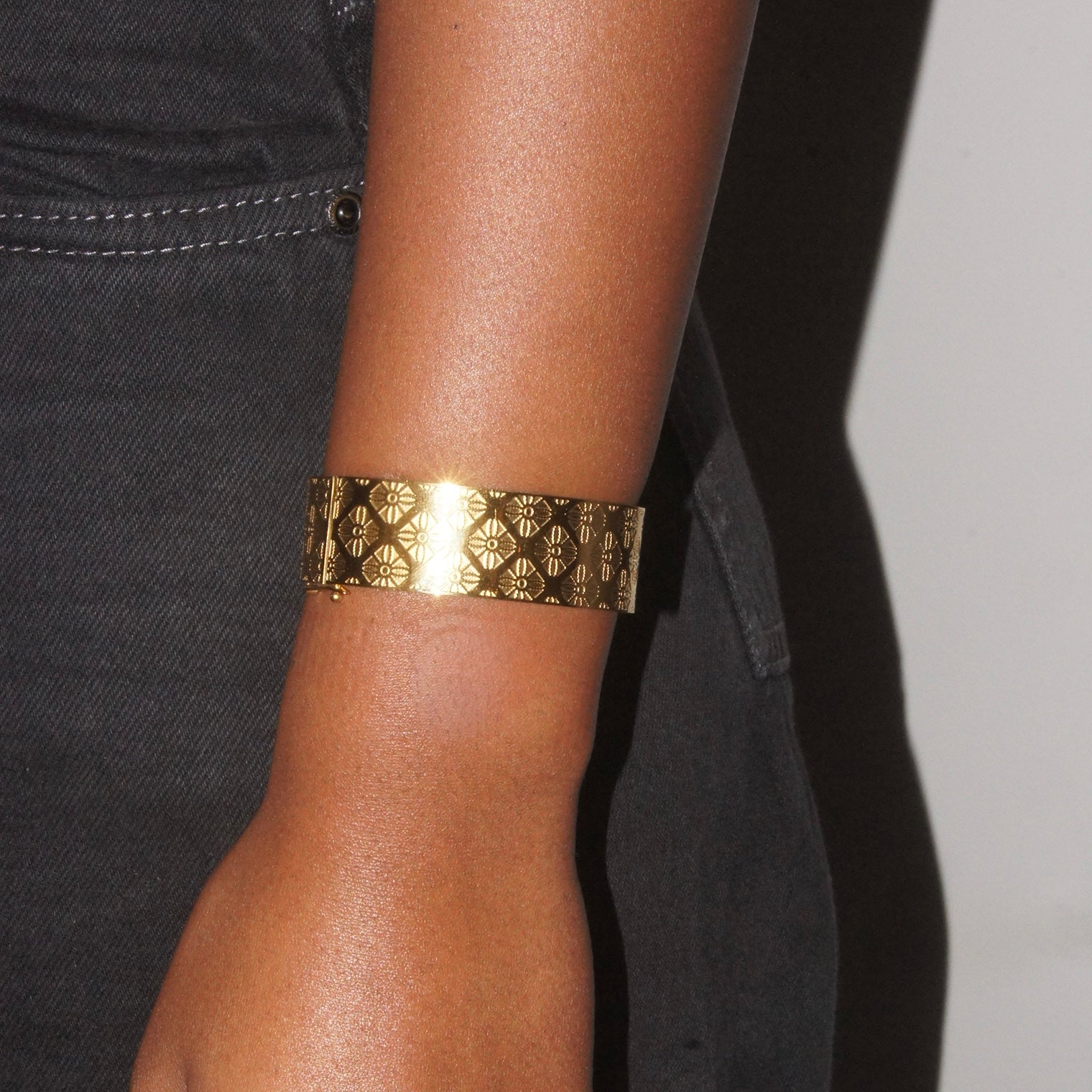 Thick Patterned Clip-On Bangles